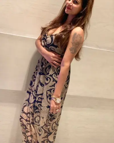Khoyrasol Escort